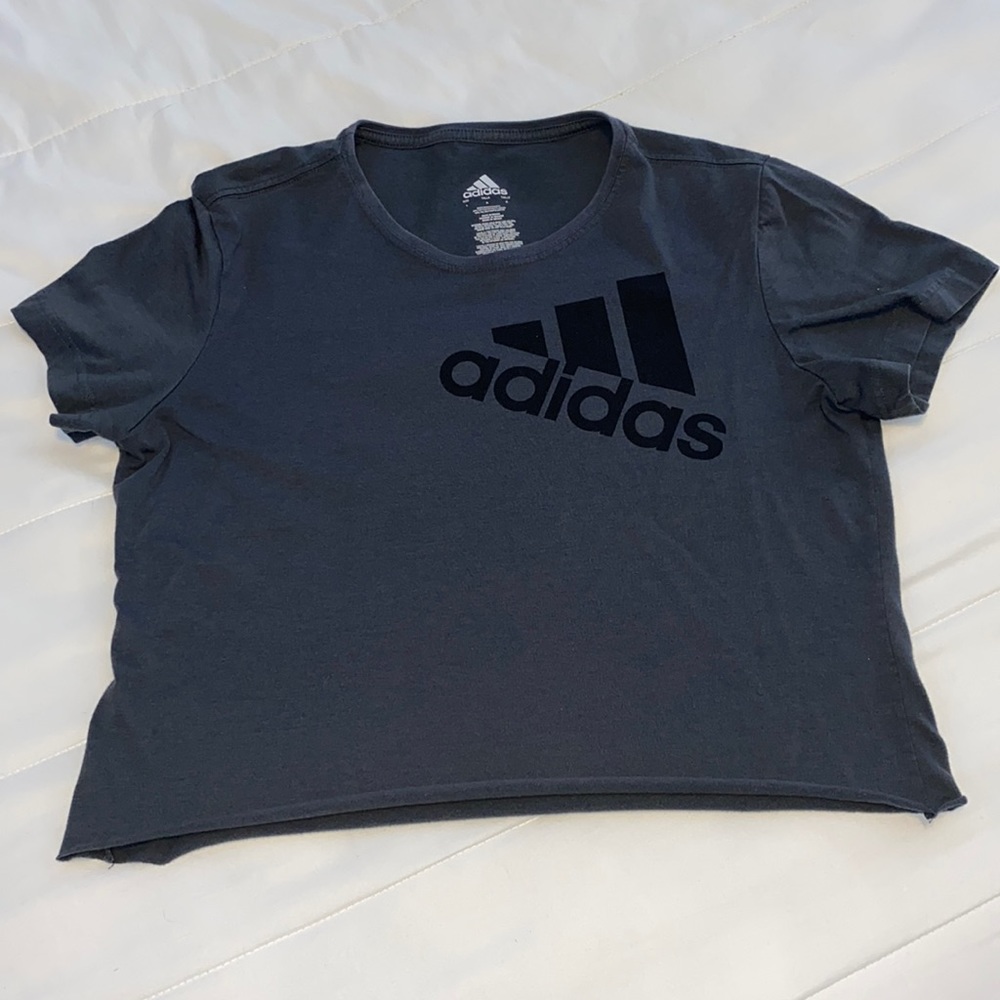 Cropped adidas tee